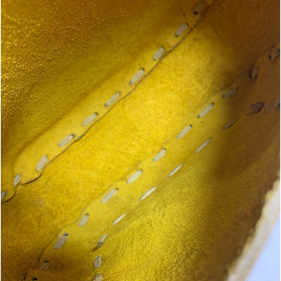 Vintage tan brown leather hand tooled semi structured shoulder bag with flowers - Picture 12 of 15